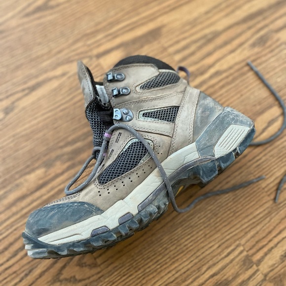 Used Vasque Hiking Boot - Picture 6 of 9